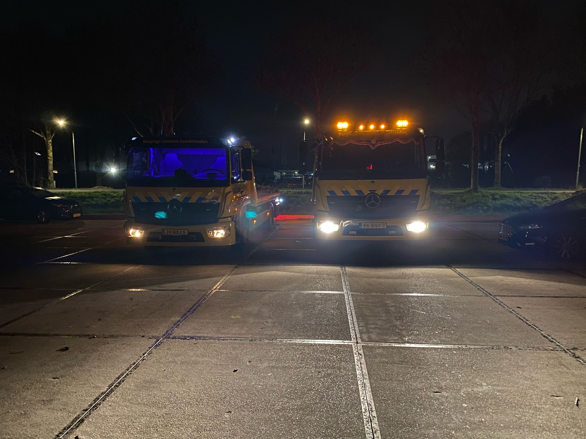 Trucks in de nacht